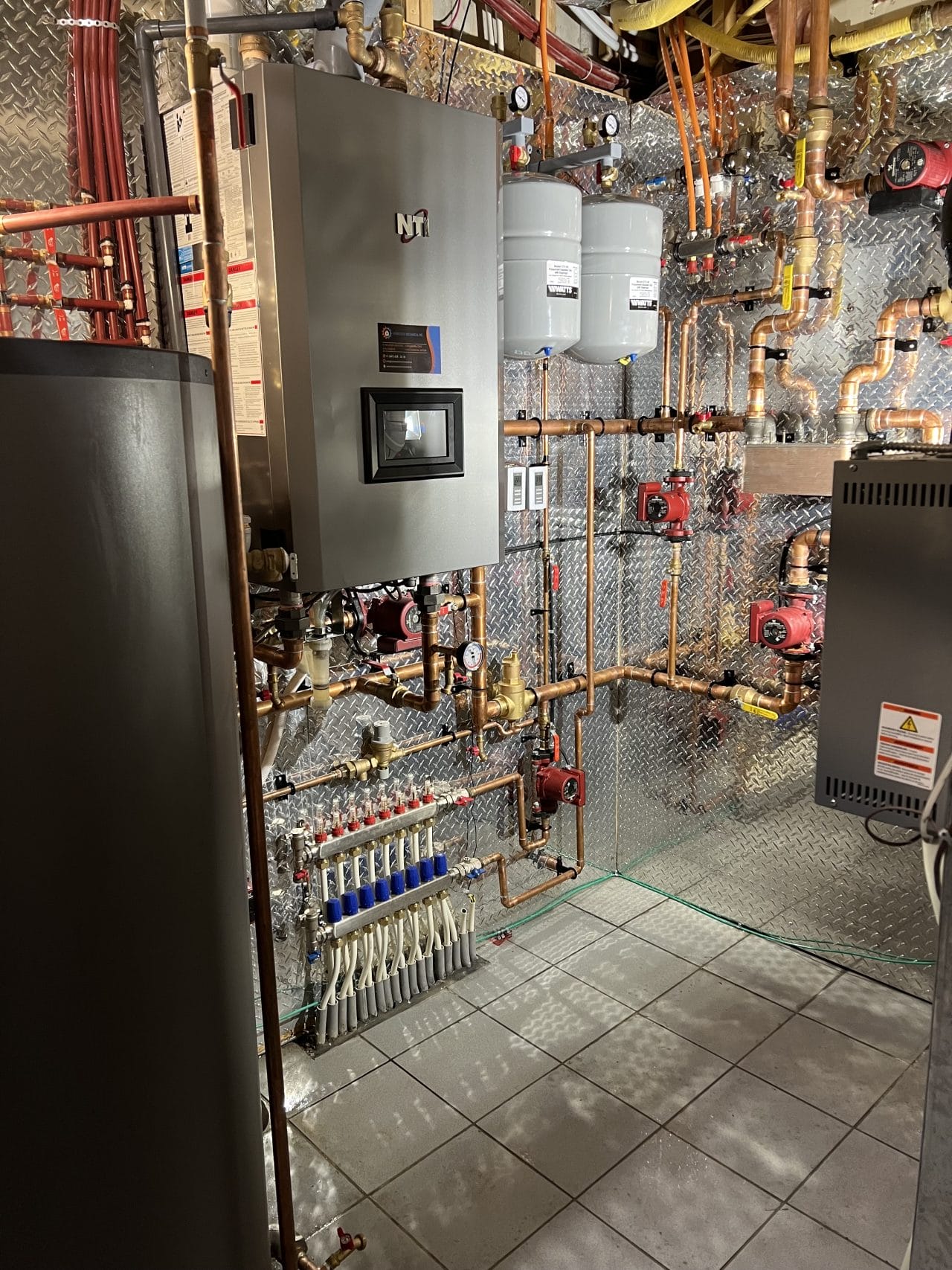 Hydronic Radiators vs. Baseboard Heating: A Detailed Guide